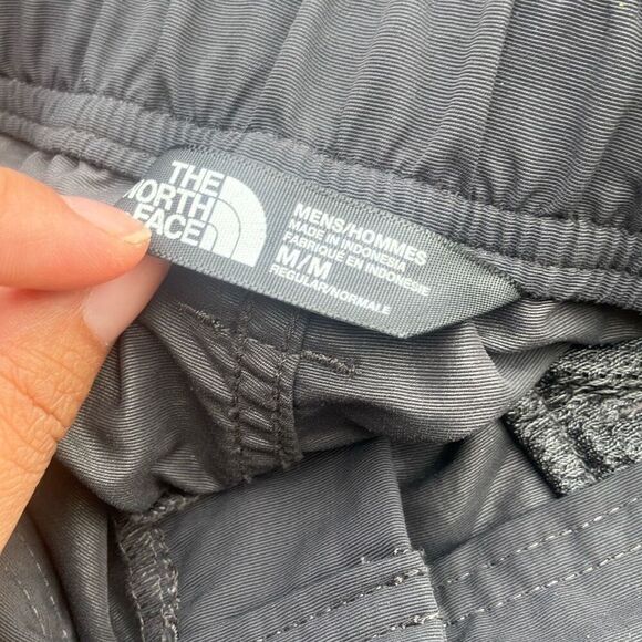 484. The north face charcoal convertible zip off hiking pants size medium - Picture 9 of 14